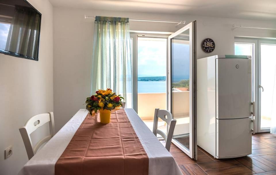 Apartments Dora فانتاسيسي المظهر الخارجي الصورة