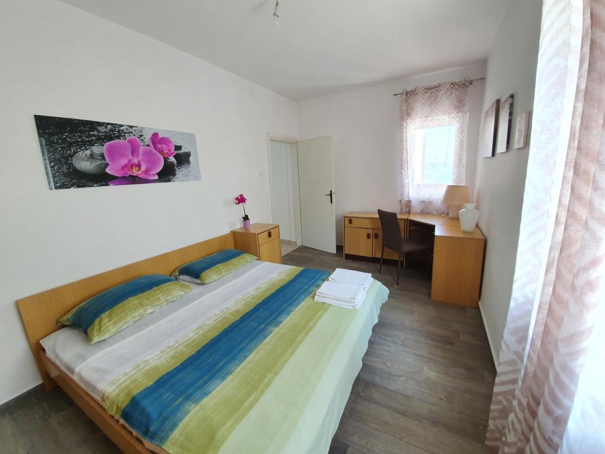 Apartments Dora فانتاسيسي المظهر الخارجي الصورة