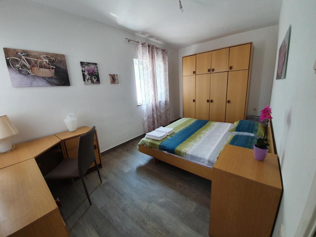 Apartments Dora فانتاسيسي المظهر الخارجي الصورة
