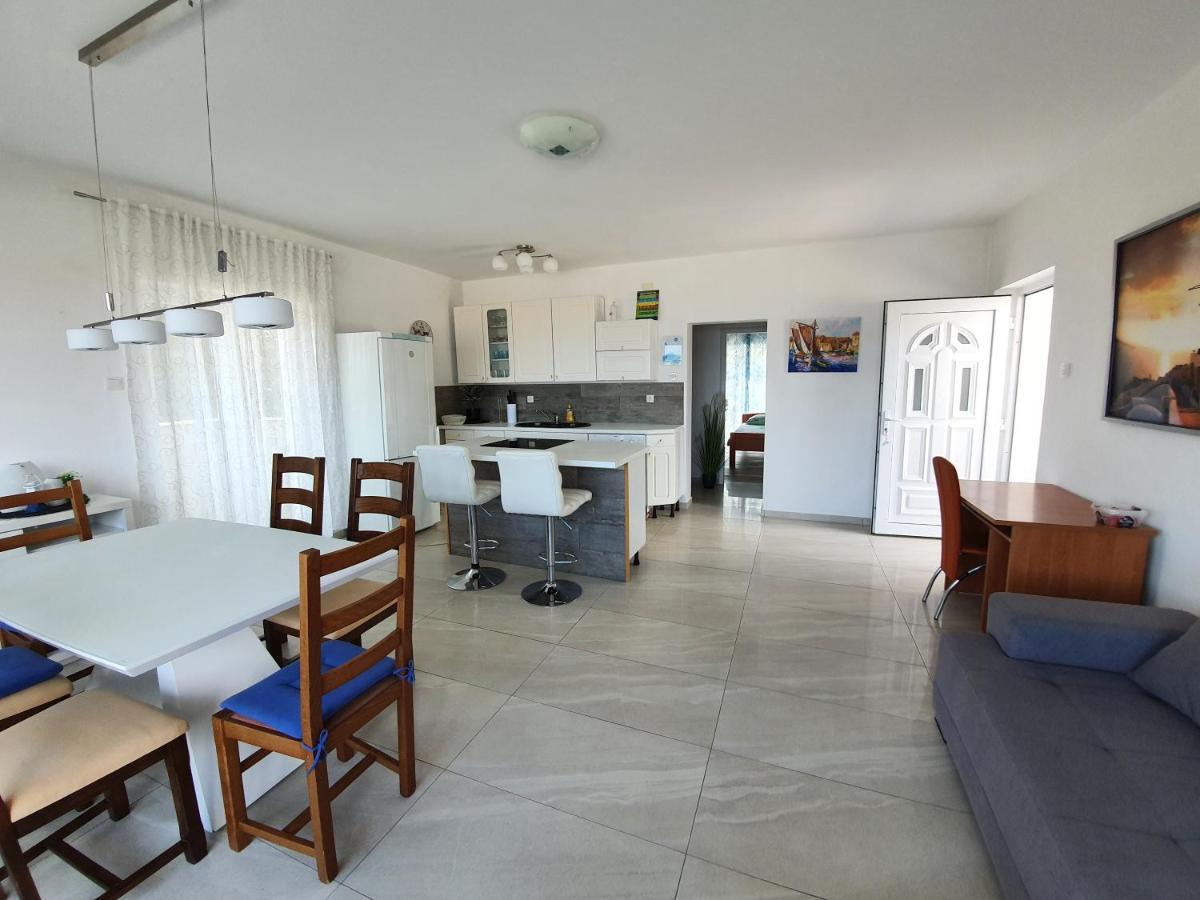 Apartments Dora فانتاسيسي المظهر الخارجي الصورة