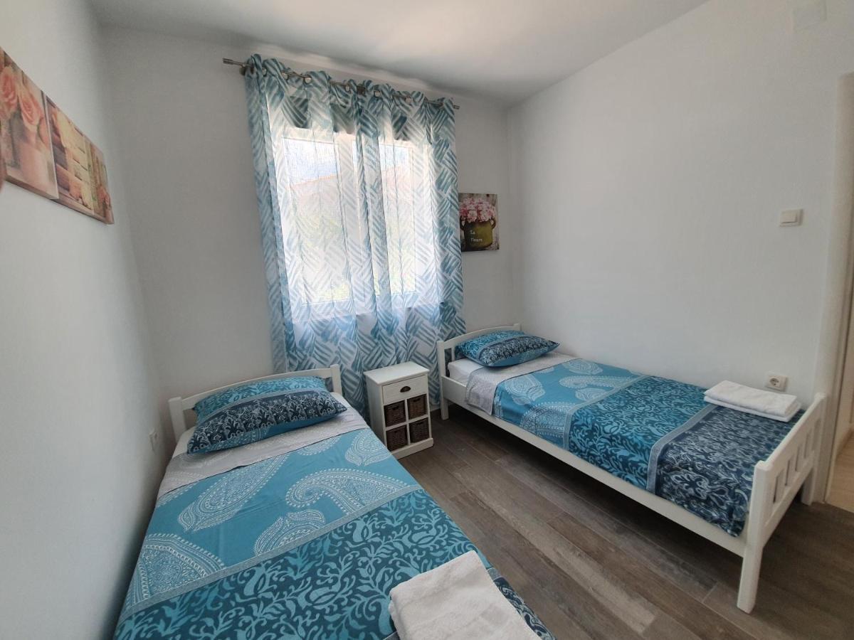Apartments Dora فانتاسيسي المظهر الخارجي الصورة
