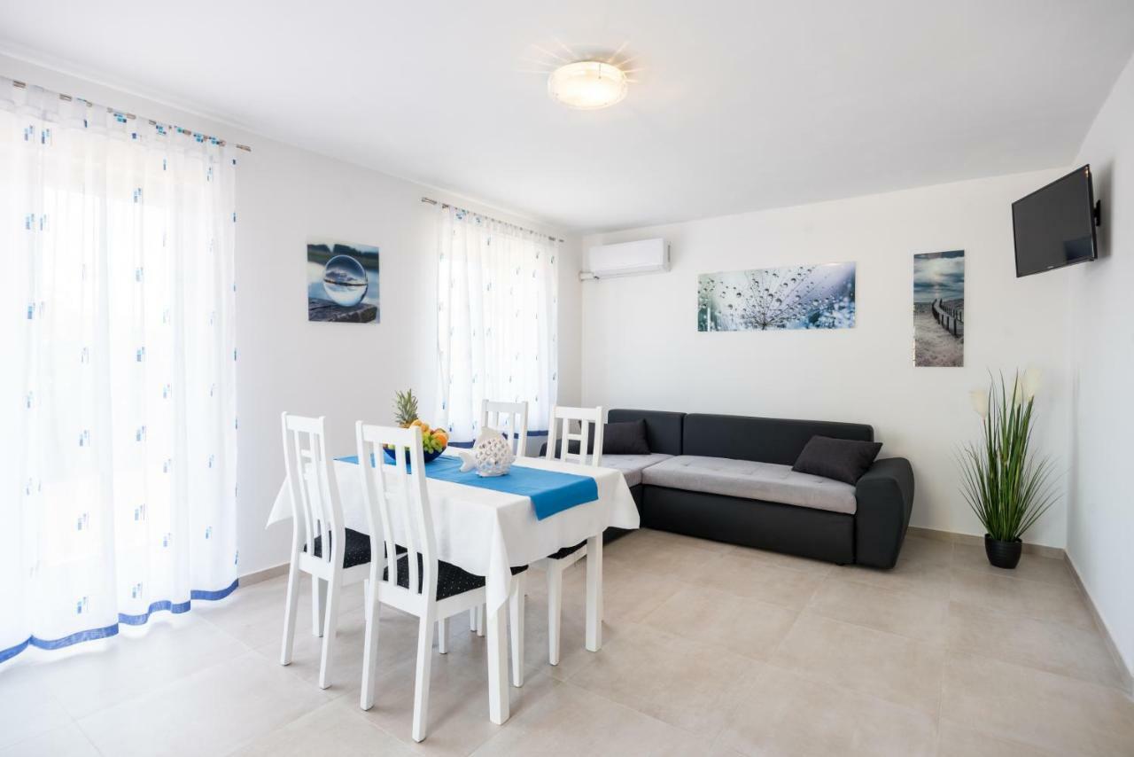Apartments Dora فانتاسيسي المظهر الخارجي الصورة