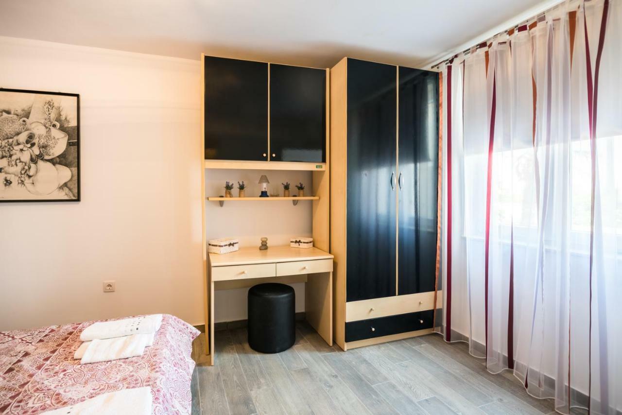 Apartments Dora فانتاسيسي المظهر الخارجي الصورة