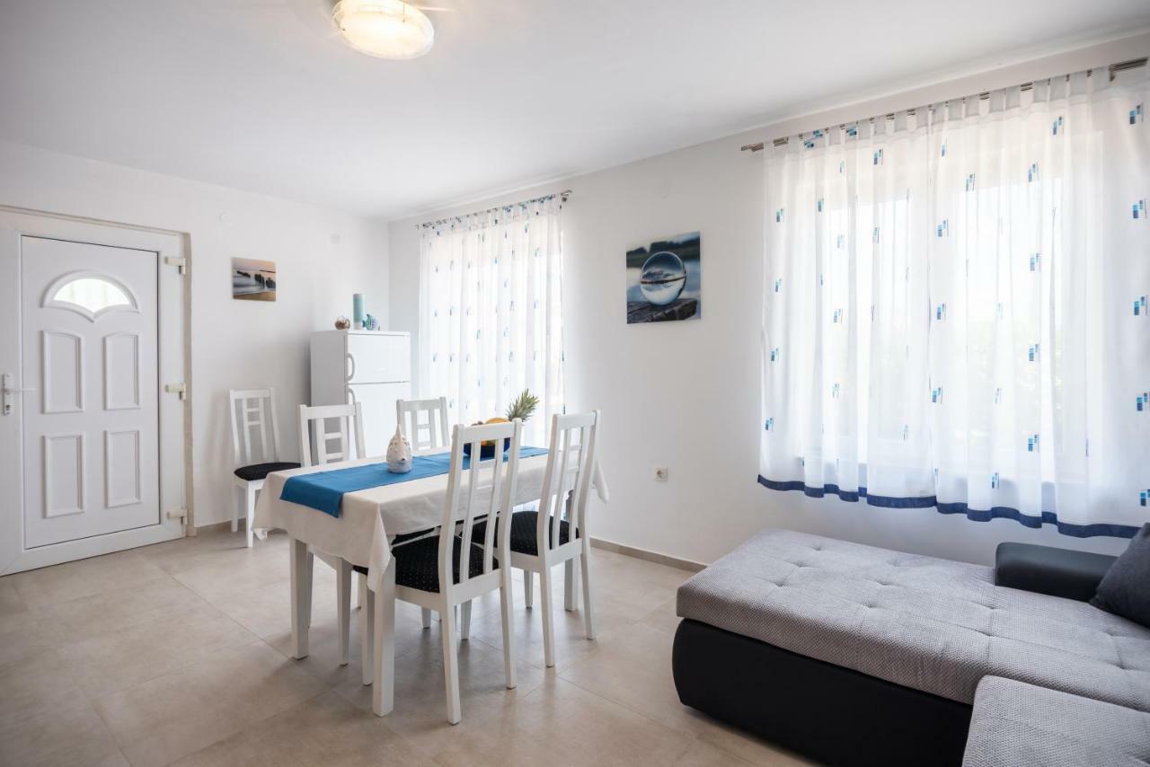 Apartments Dora فانتاسيسي المظهر الخارجي الصورة