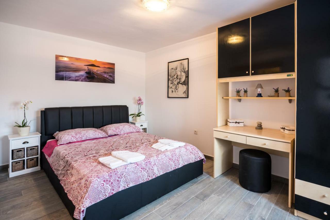 Apartments Dora فانتاسيسي المظهر الخارجي الصورة