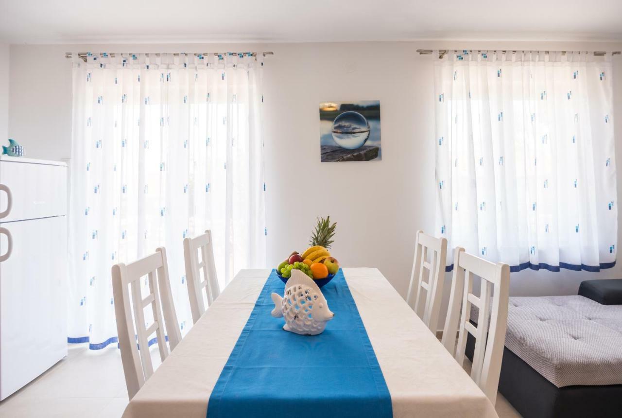 Apartments Dora فانتاسيسي المظهر الخارجي الصورة