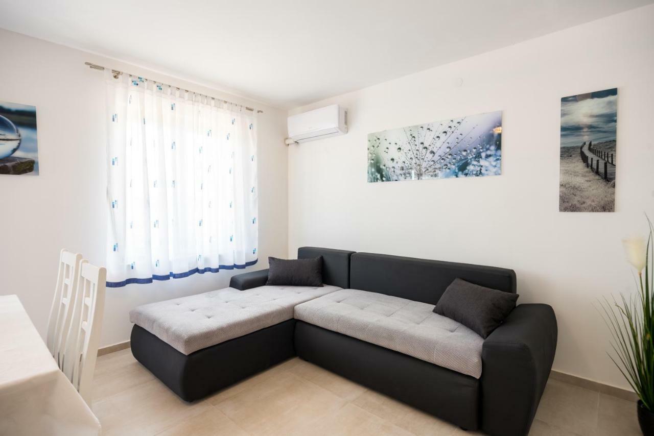 Apartments Dora فانتاسيسي المظهر الخارجي الصورة