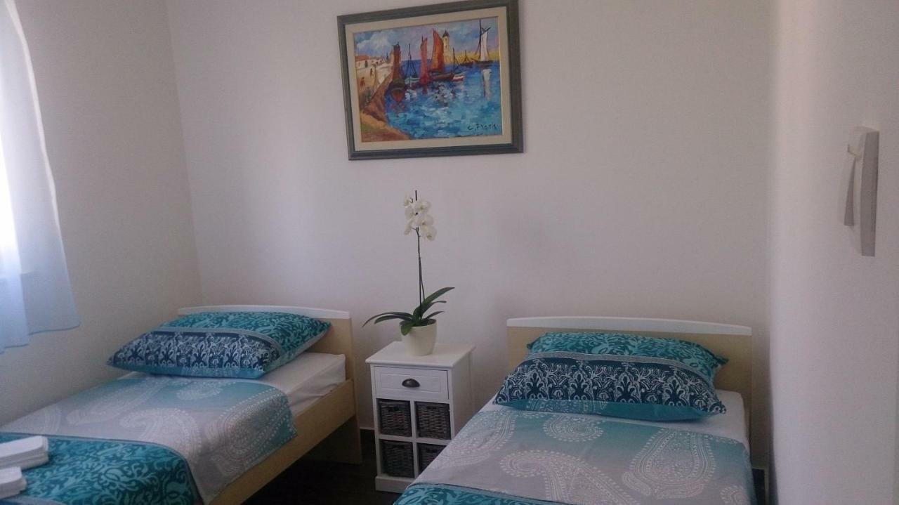 Apartments Dora فانتاسيسي المظهر الخارجي الصورة