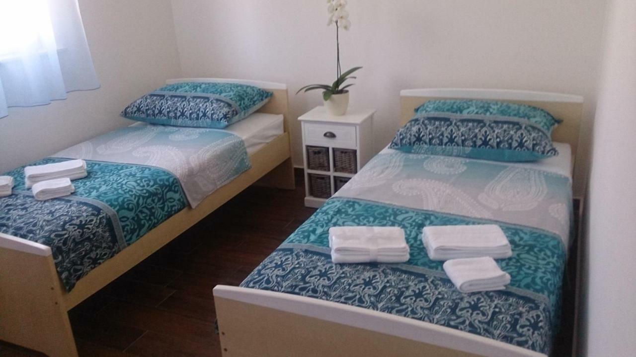 Apartments Dora فانتاسيسي المظهر الخارجي الصورة